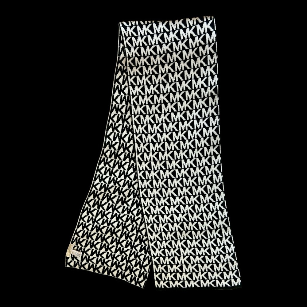 NWOT Michael Kors Black & White MK Signature Emblem Logo Knit Scarf